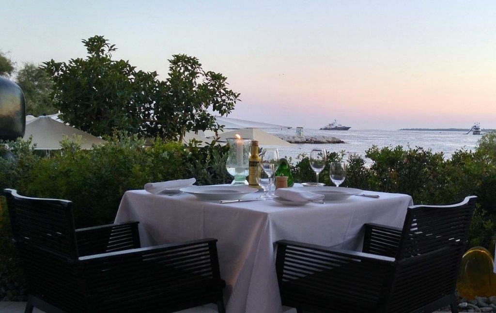 Une table avec vue © AA