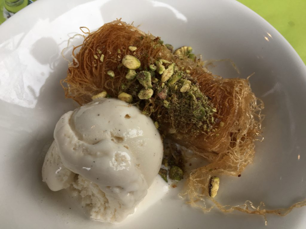 Kataïfi et glace vanille © GP