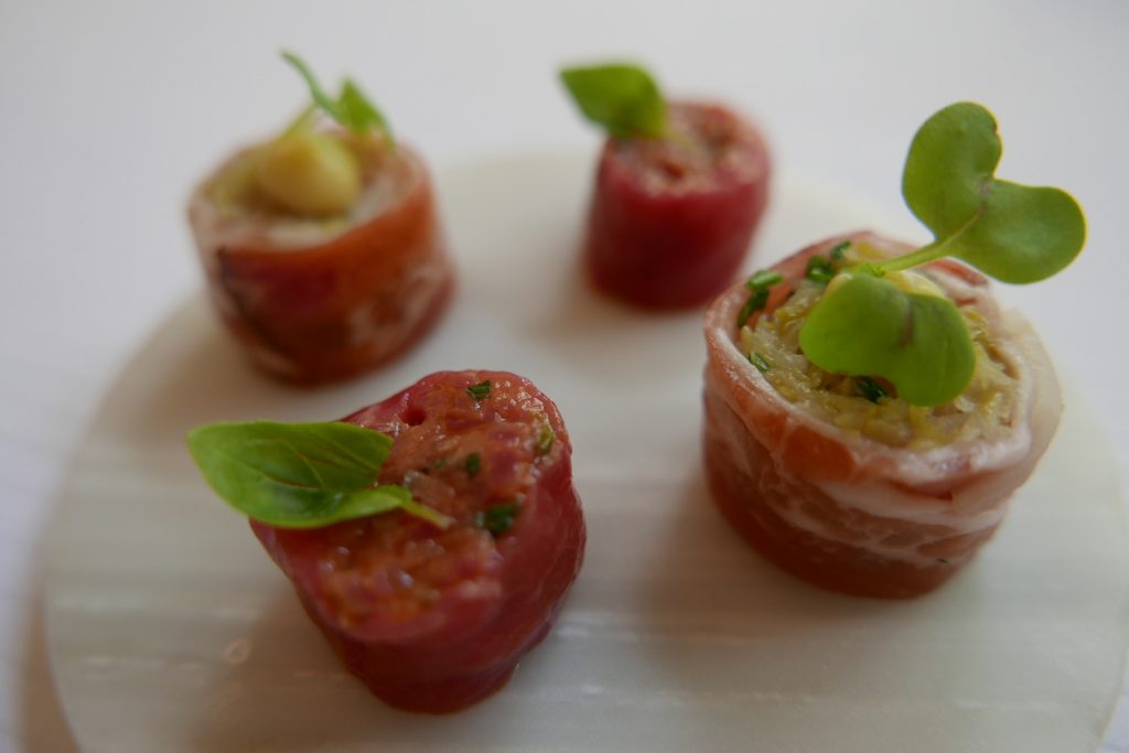 Makis de choucroute et lard paysan, et tartare de boeuf © GP