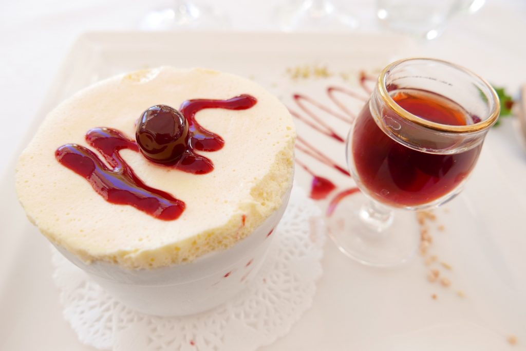 Soufflé glacé aux griottes © GP