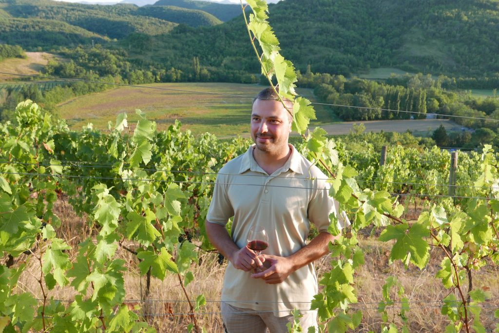 Thomas Piquemal dans les vignes © GP