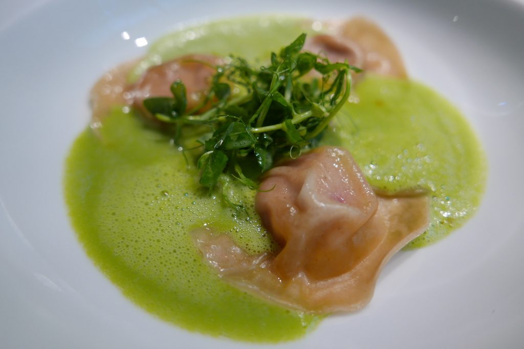 Ravioles de foie gras, émulsion de petits pois © GP