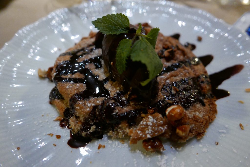 Brioche perdue, glace chocolat, crème noisettes © GP