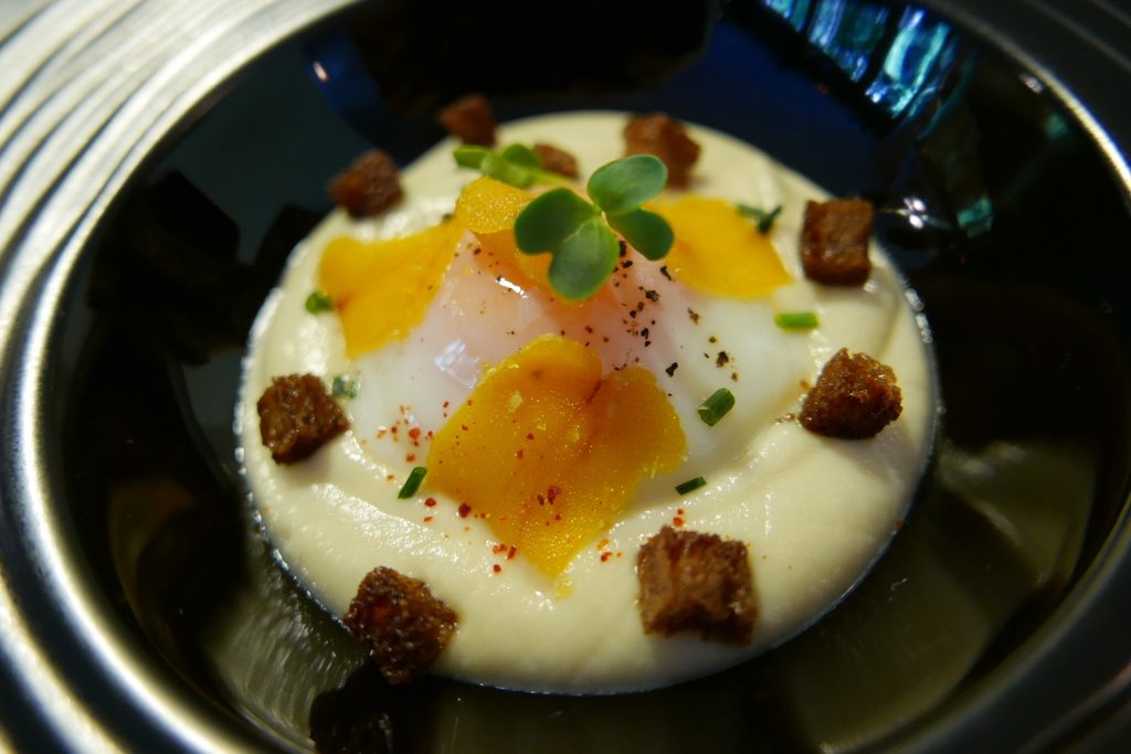 Oeuf parfait, mousseline de chou fleur © GP