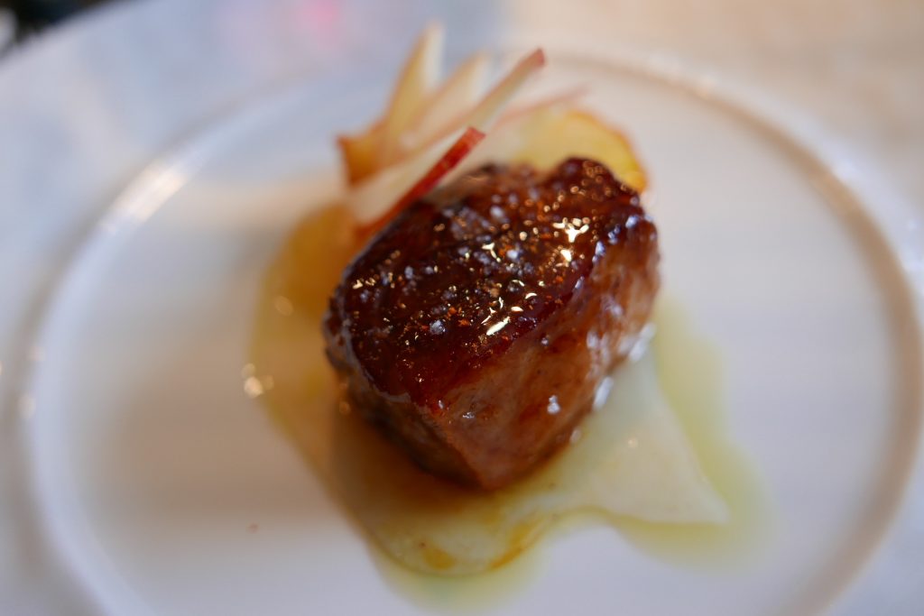 Cochon de lait, pommes et miel © GP