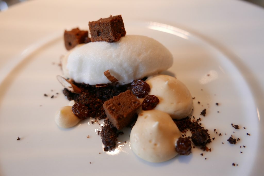 Sbrisolona émietté au cacao, mousse de Zibibbo, glace aux amandes © GP