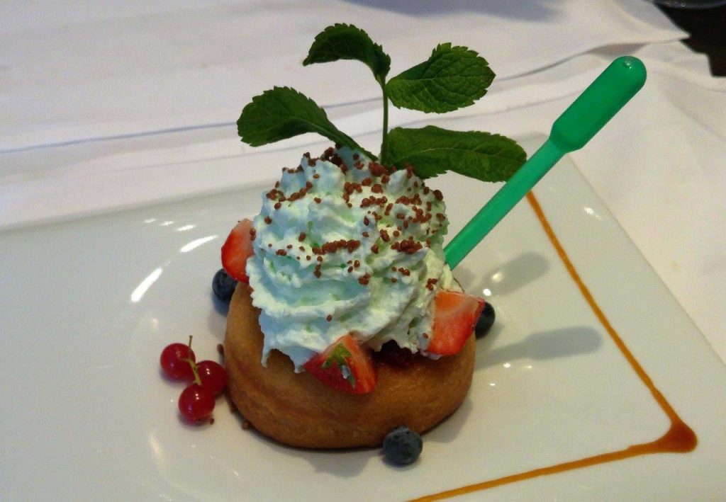 Le baba au sirop © AA