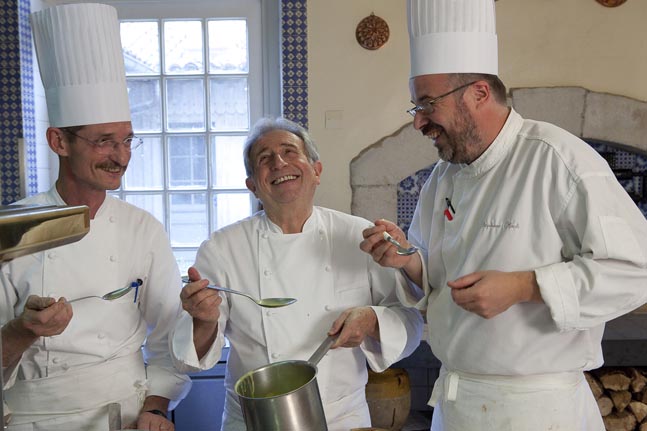 Michel Guérard en cuisine © Maurice Rougemont