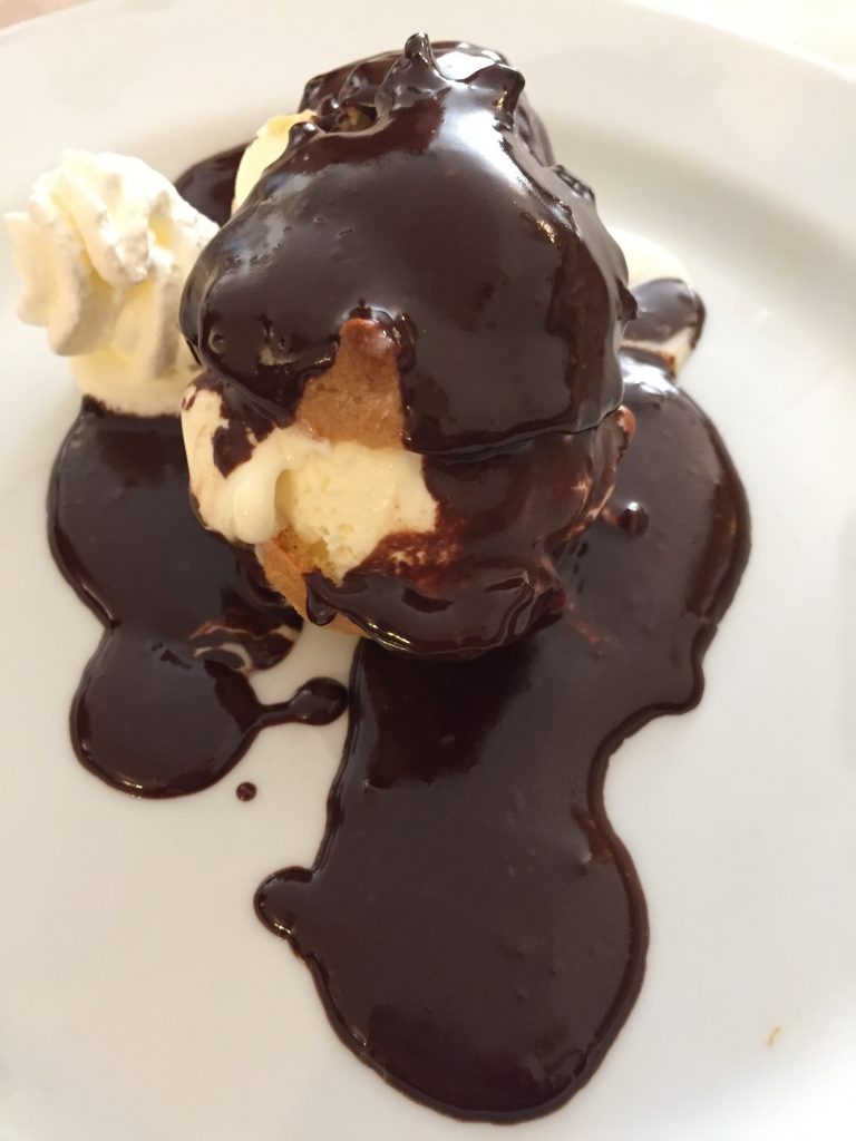 Profiteroles au chocolat © SK
