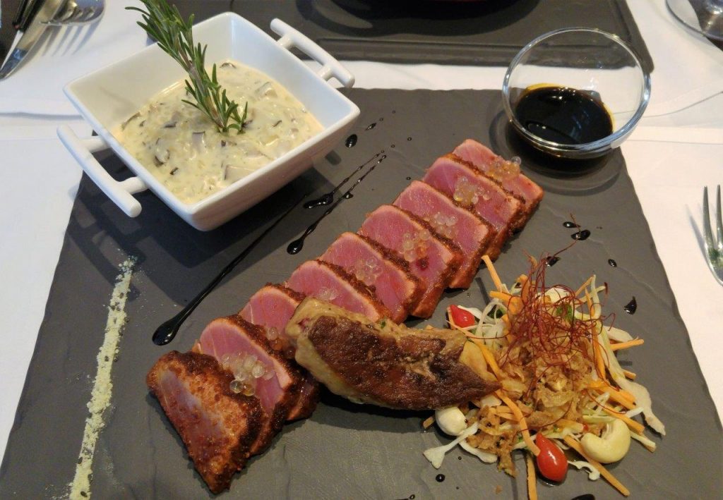 Teriayaki de thon rouge et foie gras poêlé © AA