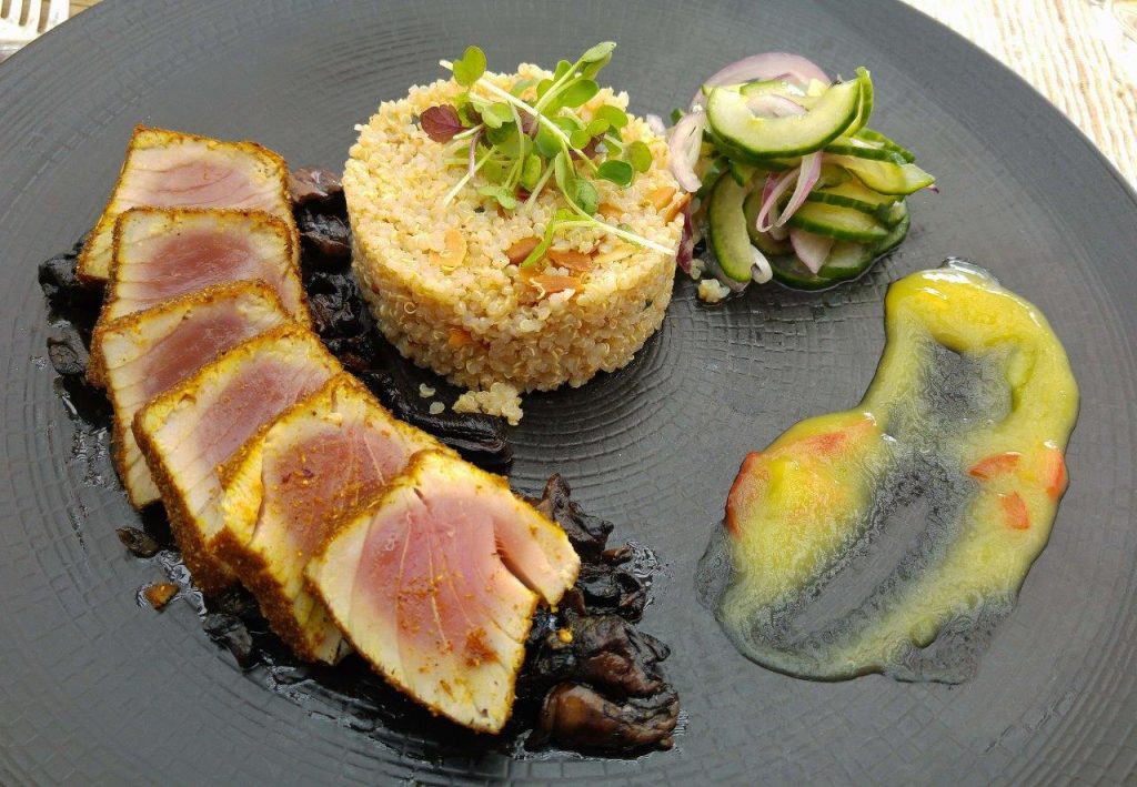 Thon mi-cuit au curry © AA