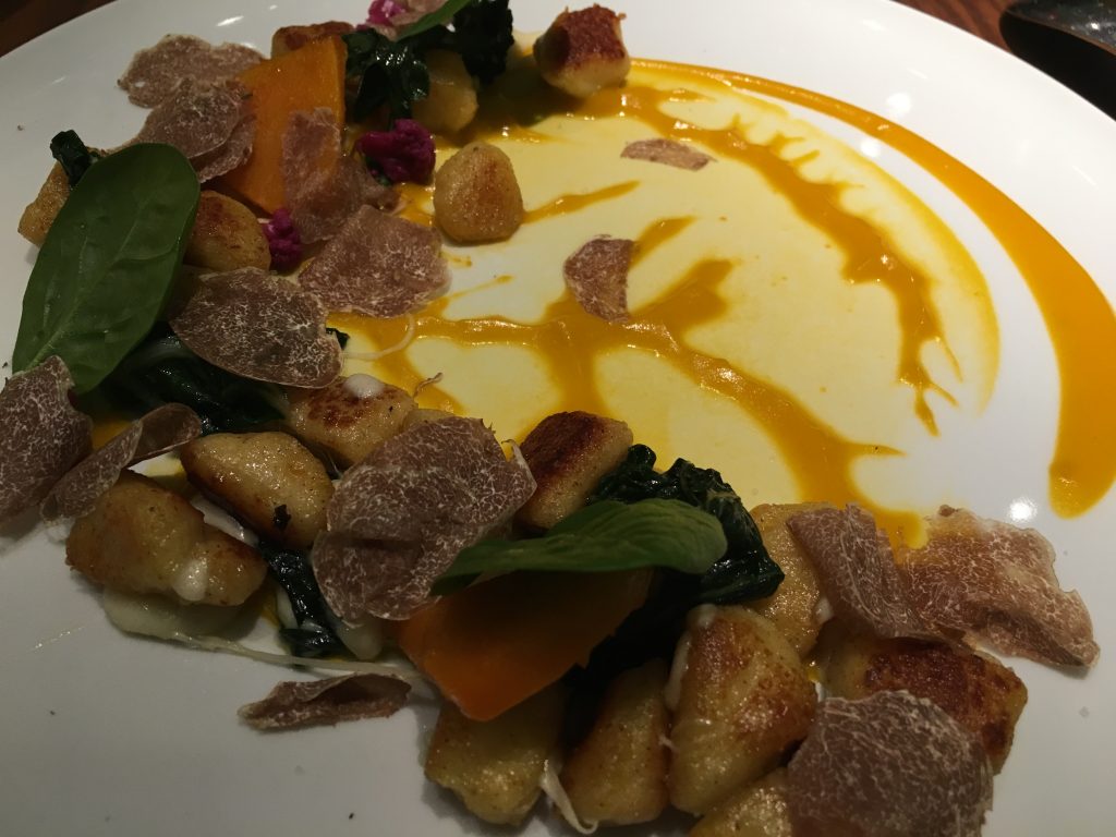 Gnocchi de pomme de terre courge et râpé de truffe blanche © GP