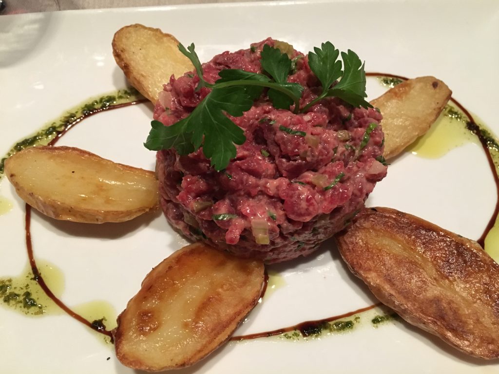 Tartare et pommes sautées © GP