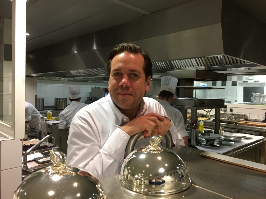 Arnaud Lallement en cuisine © GP