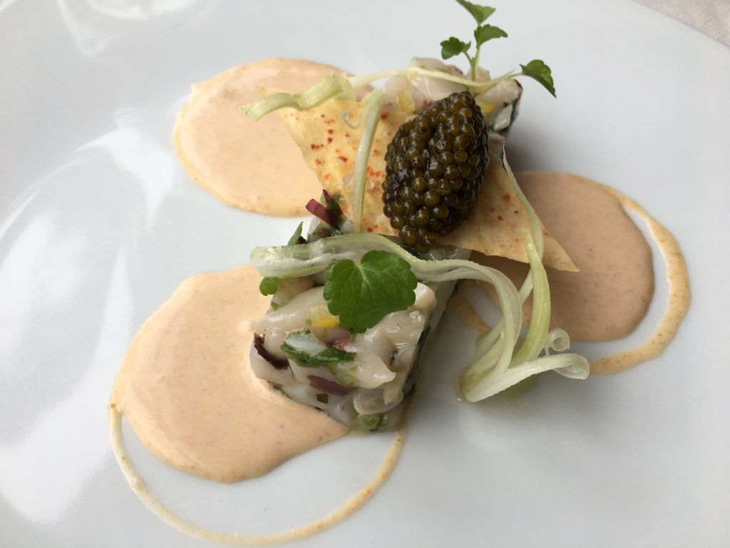 Tartare de saint-jacques et couteau au caviar © GP