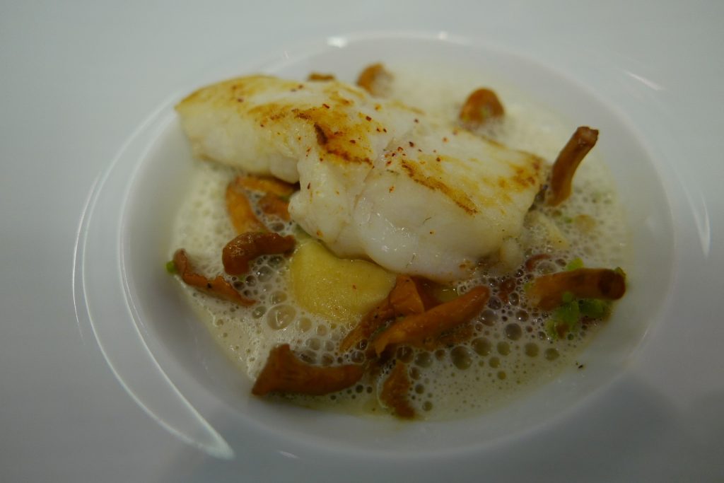 Pavé de turbot sauvage snacké et sa brandade légère aux girolles © GP