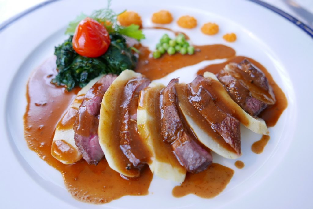 Magret, artichaut, jus de truffe et foie gras © GP