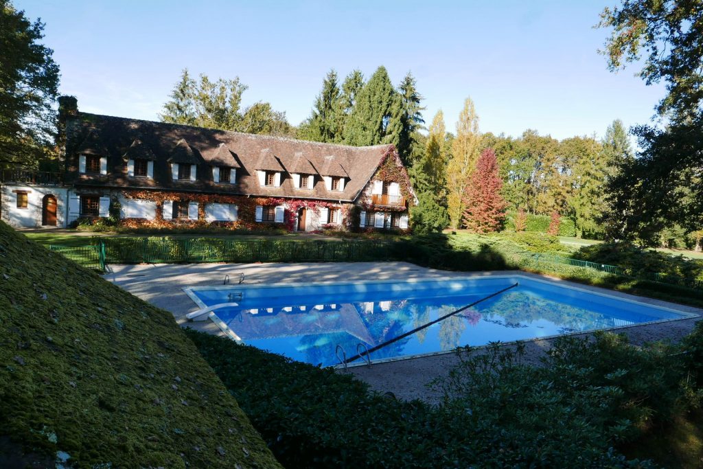 Parc, maison, piscine © GP