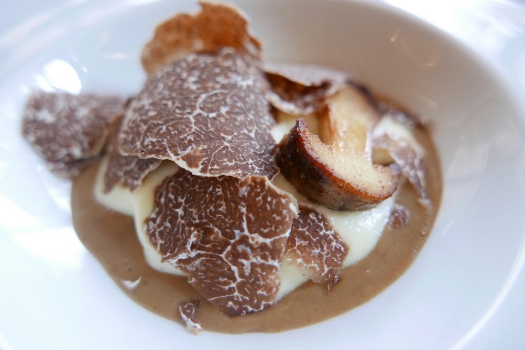 Truffe, pomme de terre, salpicon de cèpes © GP