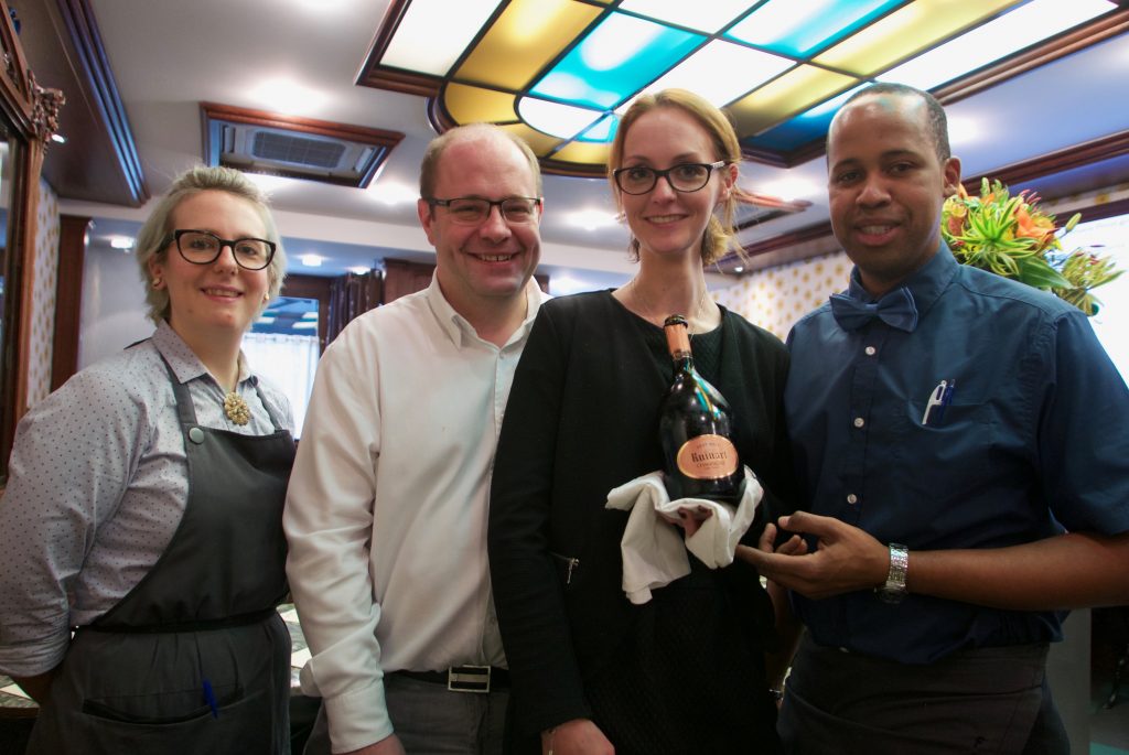 Jean-Sébastien et Clotilde avec le service © GP