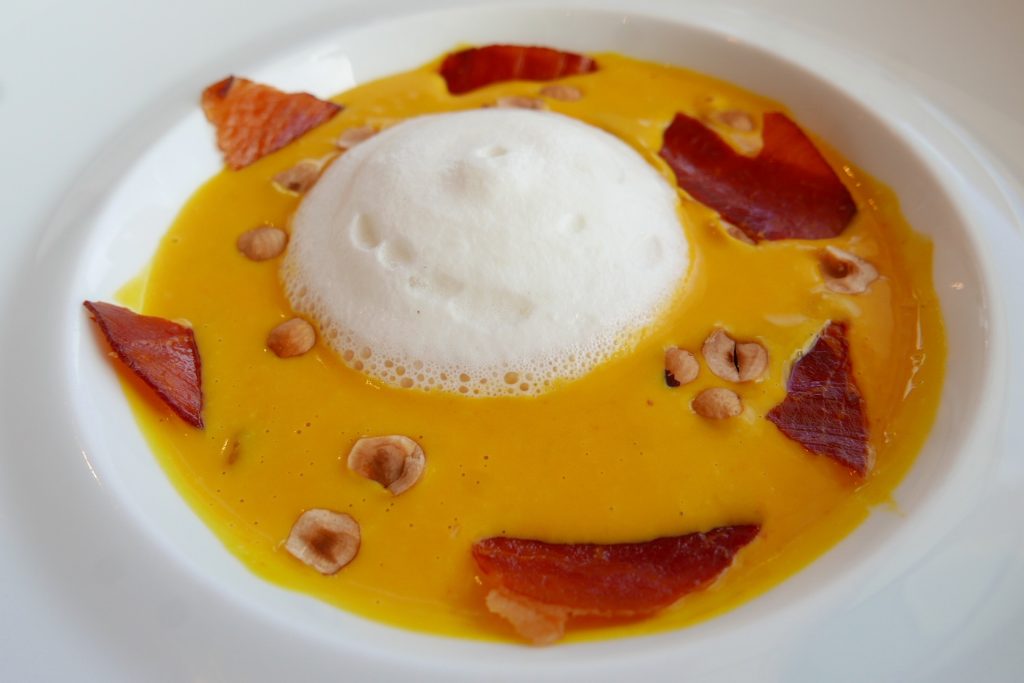 Velouté de courge, noisettes, jambon d'Ardenne © GP