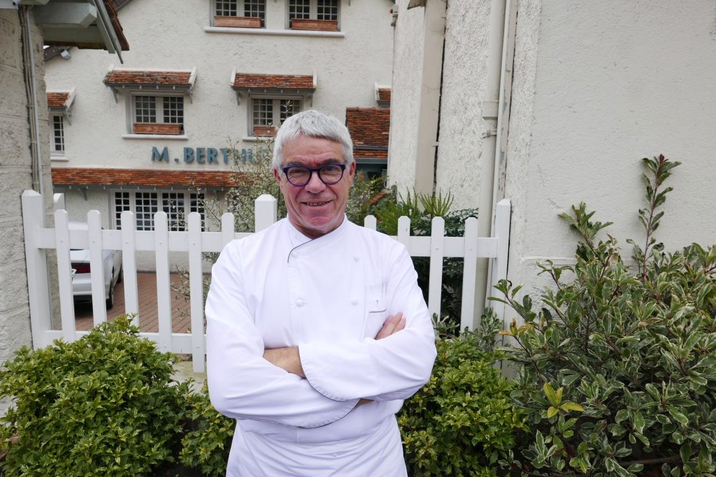 Martial Berthuit devant l'Auberge © GP