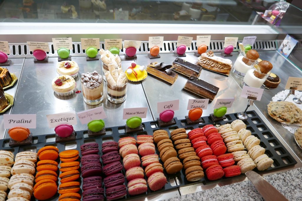 Pâtisseries et macarons © GP