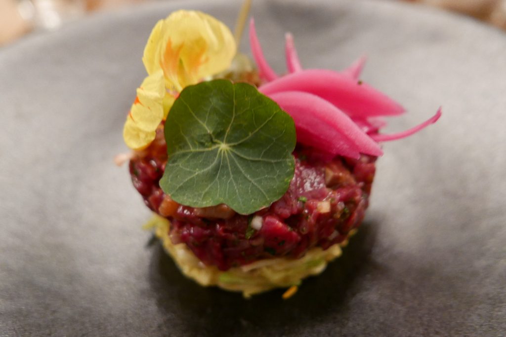 Tartare de boeuf, hareng et céleri © GP