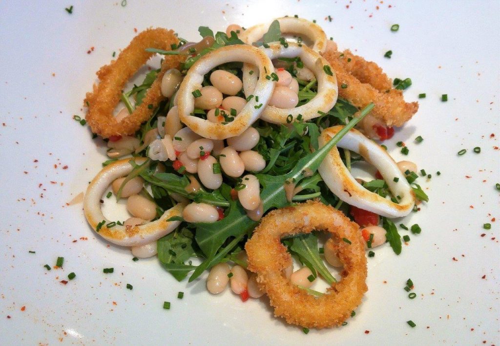 Cocos et calamars © AA