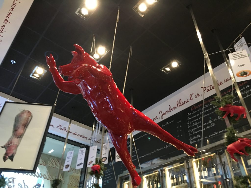 Le cochon en l'air © GP