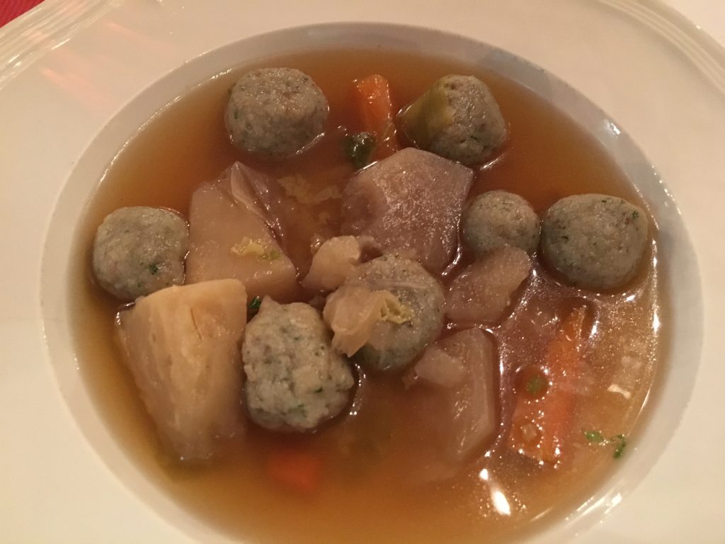 Consommé aux quenelles de moelle © GP