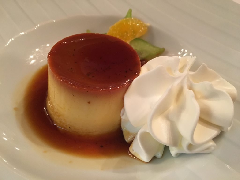 Crème caramel et chantilly © GP