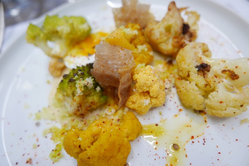 Chou fleur fumé, œuf, lard paysan © GP