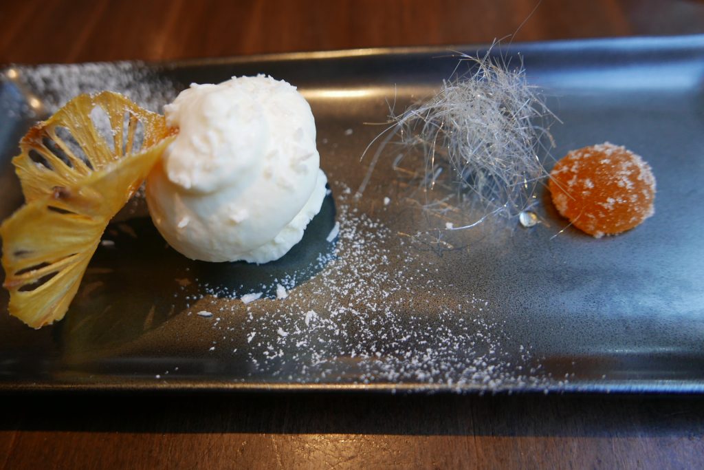 Mousse ananas au yuzu et parfait glacé © GP