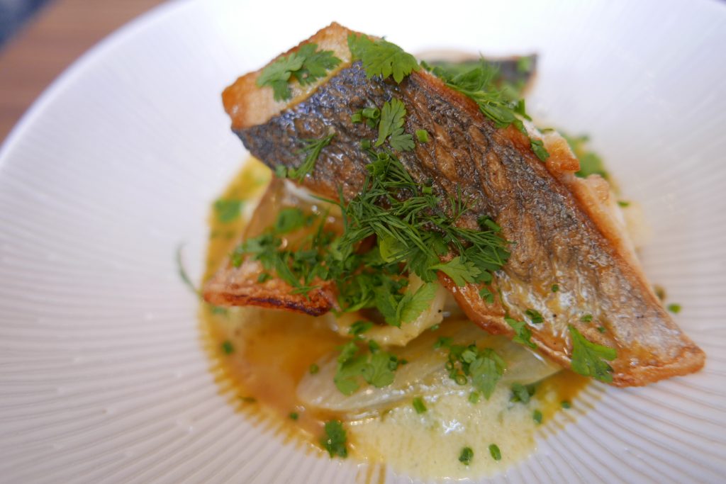 Dorade, moules, curry © GP
