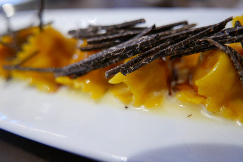 Ravioli del plin, pintade, truffe noire © GP