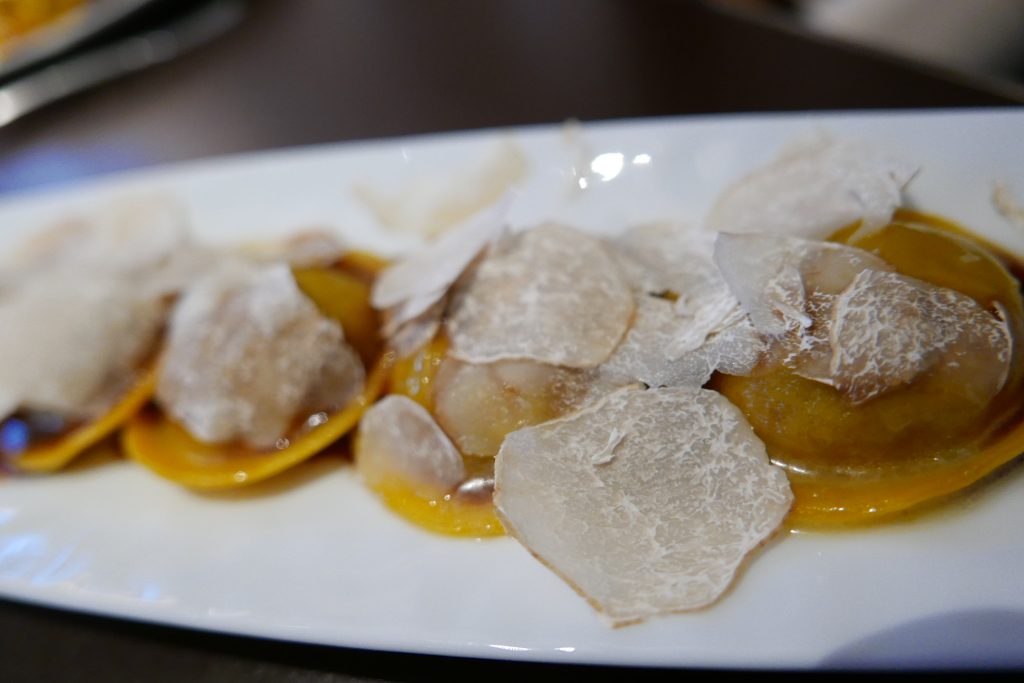 Ravioli, confit de veau, cèpes, truffe blanche © GP