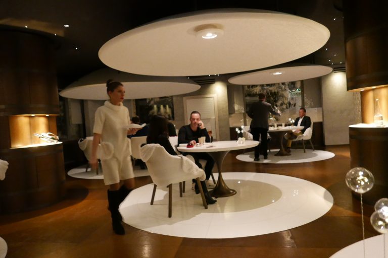 Les chuchotis du lundi: Michelin choisit le luxe, Piège empêché, Demorand et sa cave à manger, Wicart le retour, adieu à Kuroda, on a retrouvé Mebkhout, Geaam rue Lauriston, les Billau à Roubiau