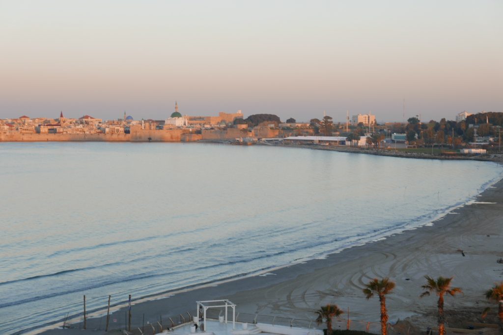 Akko : une nuit sur la plage