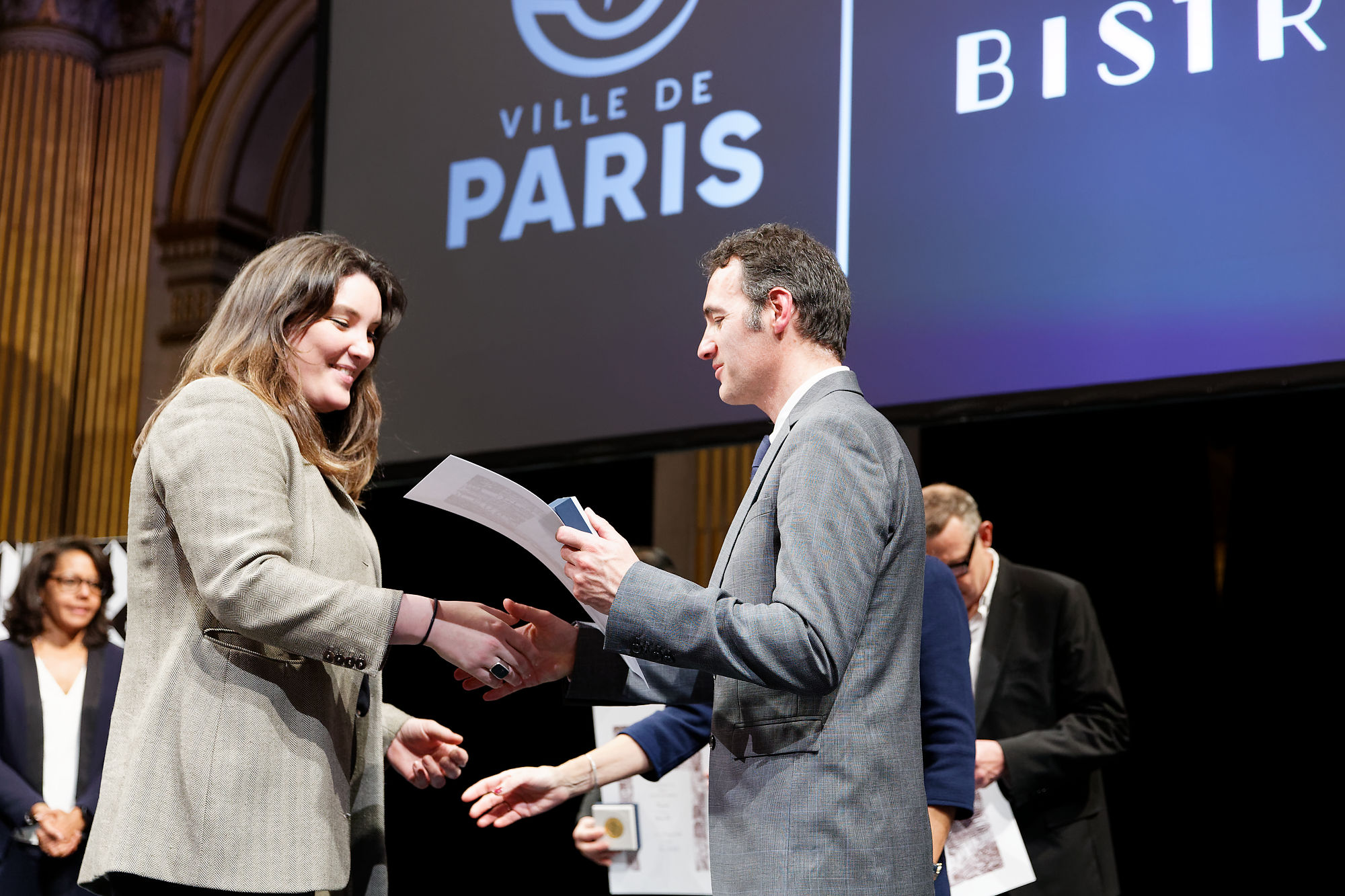 Charleyne Valet recevant la médaille © DR