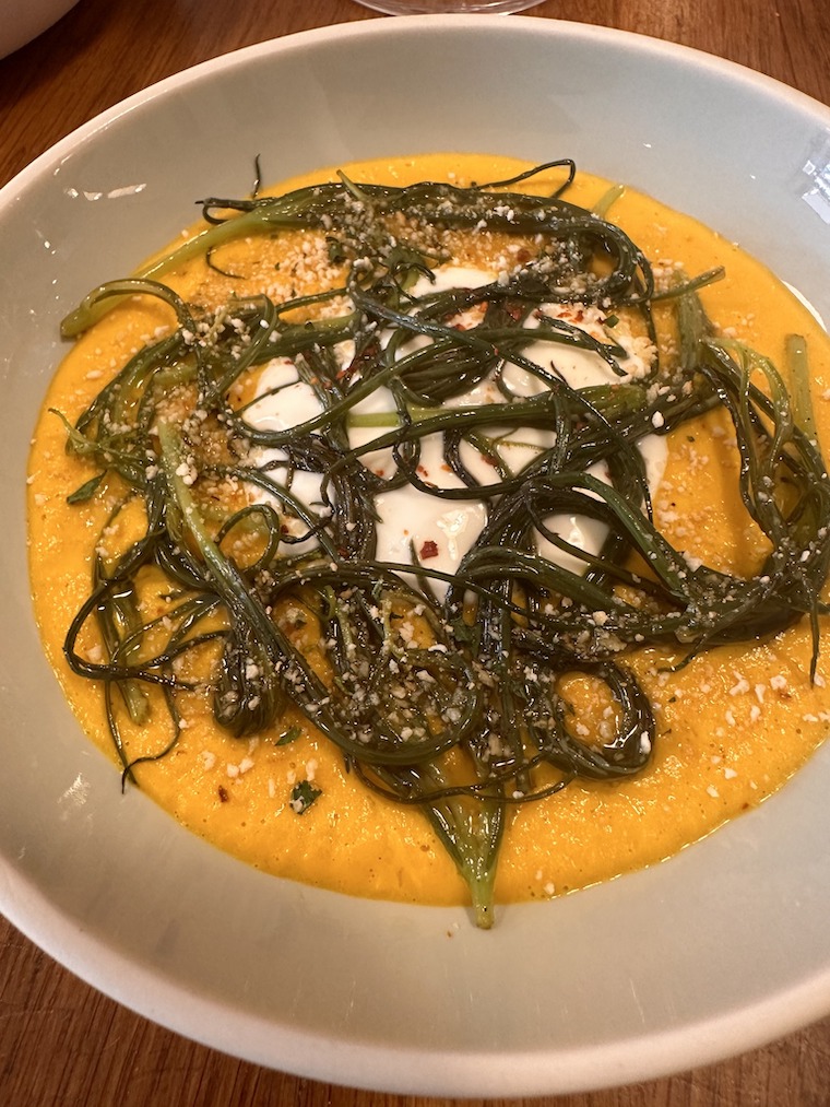 Agretti, poivron jaune et stracchino © GP