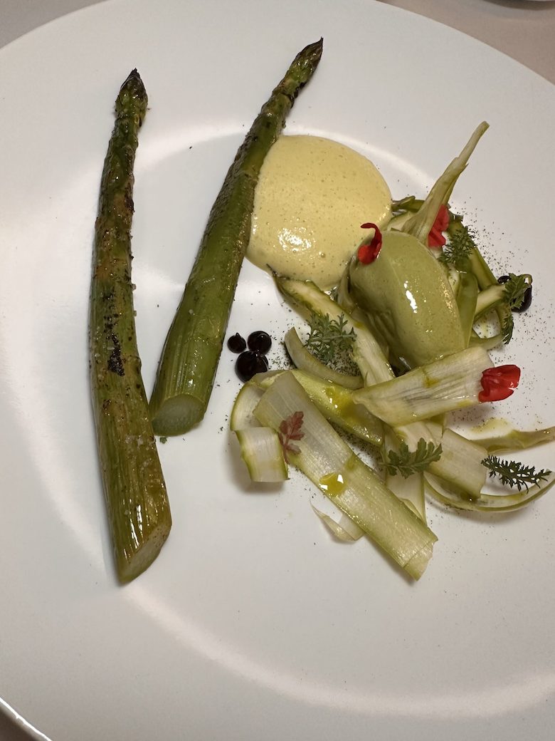 Asperge verte, citron noir et livèche © GP