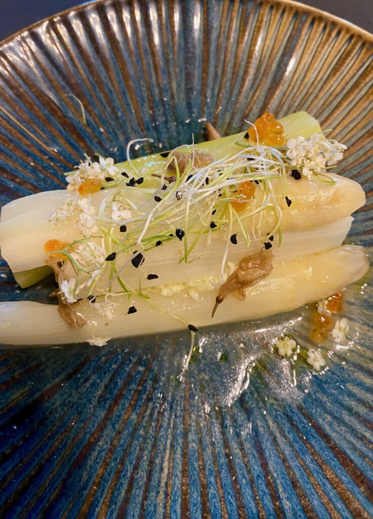 Asperges vinaigrette de sureau et lilas © SK