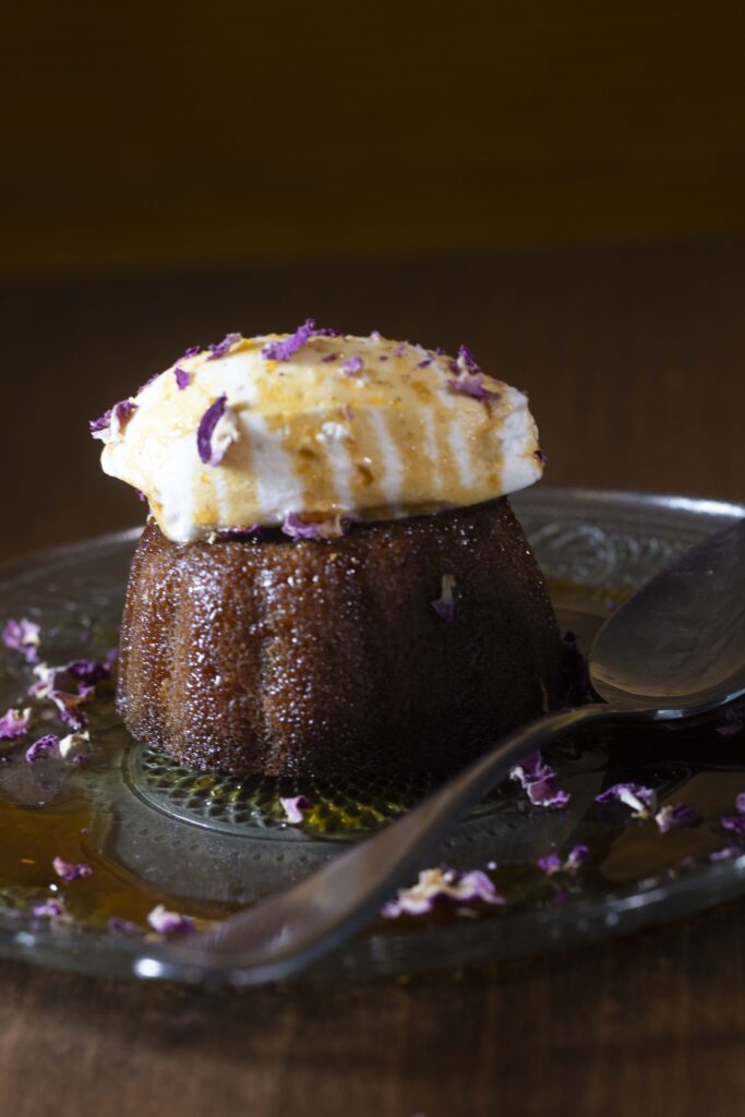 Cake gingembre, crème cardamome © MR