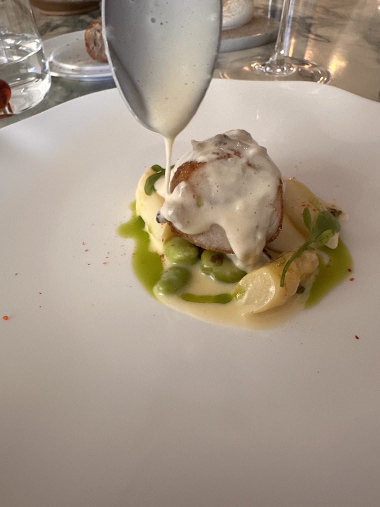 Gnocchi à la marinière et coques, huile à l’ail des ours © GP
