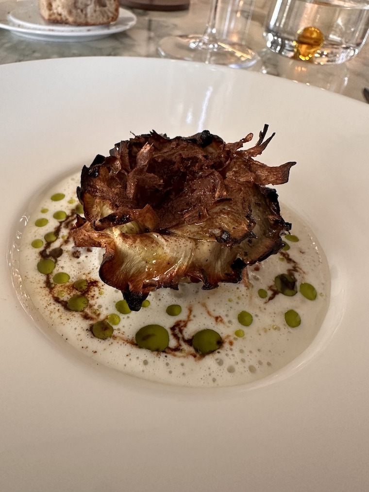 Tarte artichaut, ail noir et féta © GP