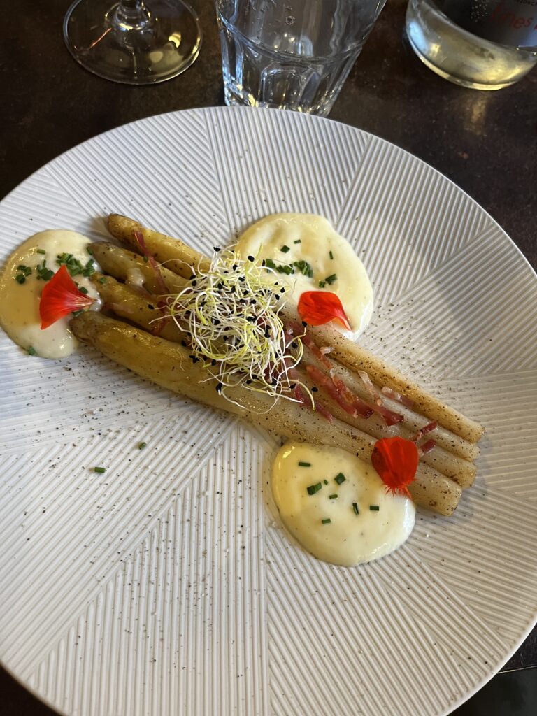 Asperges rôties sauce hollandaise © BB