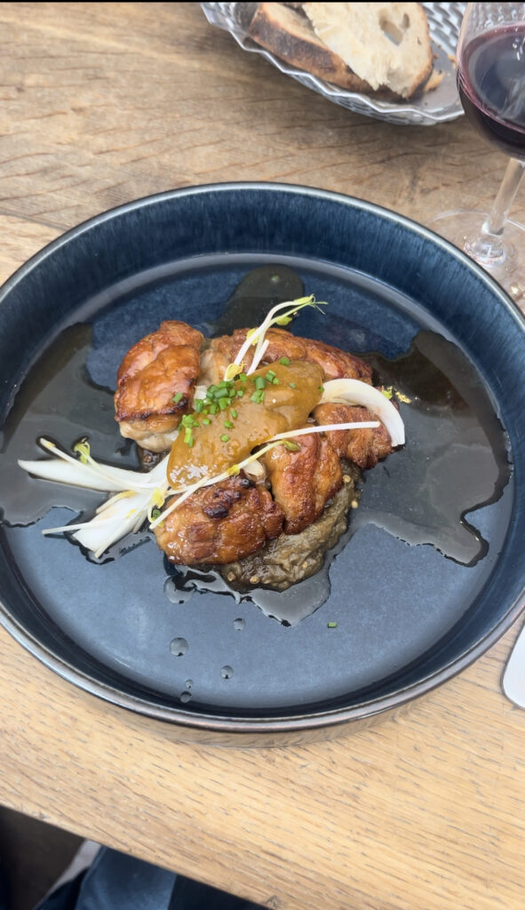 Ris de veau, aubergines, ketchup de prunes © BB