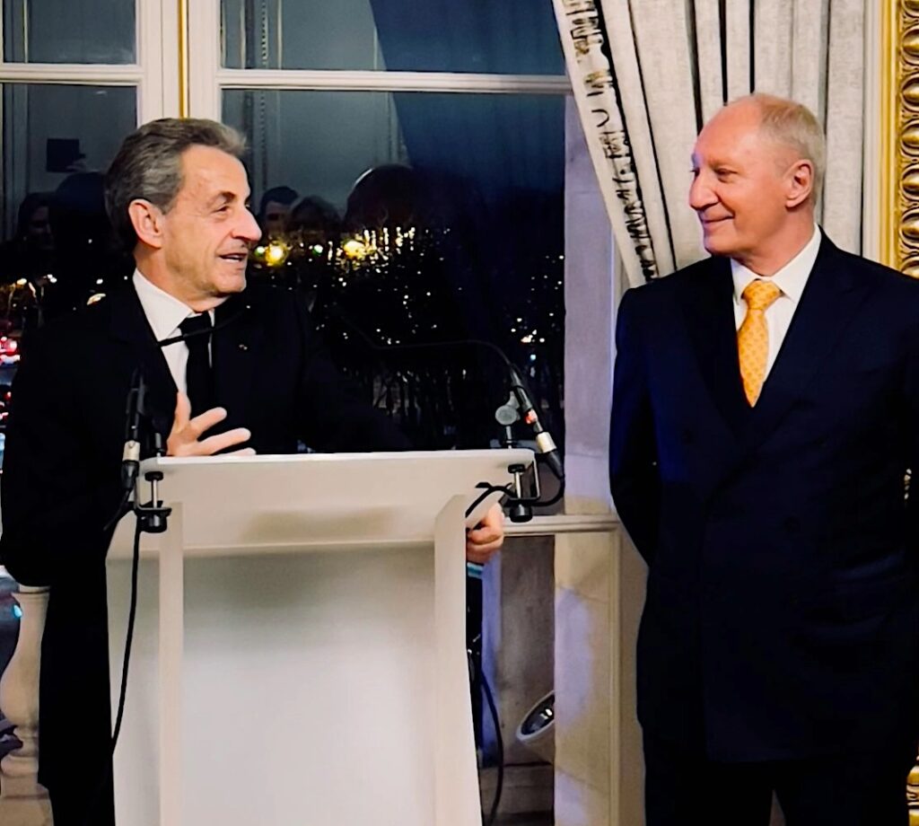 Eric Fréchon décoré au Crillon © FS