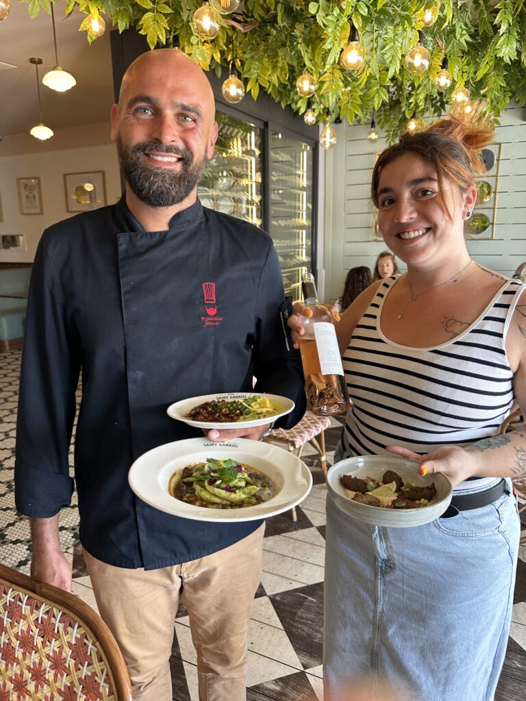Romain et le service au Saint-Gabriel © GP